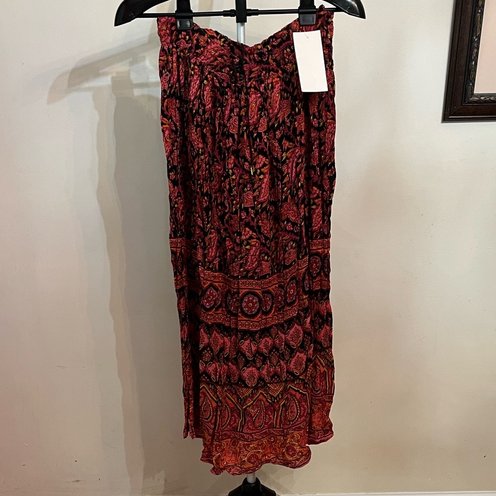 NWT Chaudry Chic Floral Midi Skirt in Red and Black